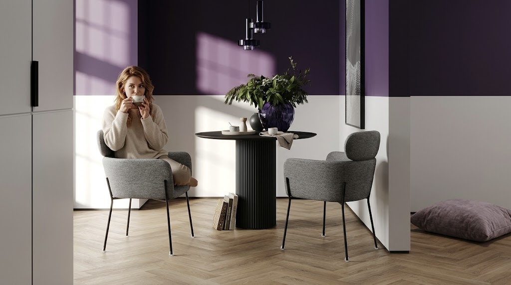 Коричневый кварцевый ламинат в укладке «ёлочкой»